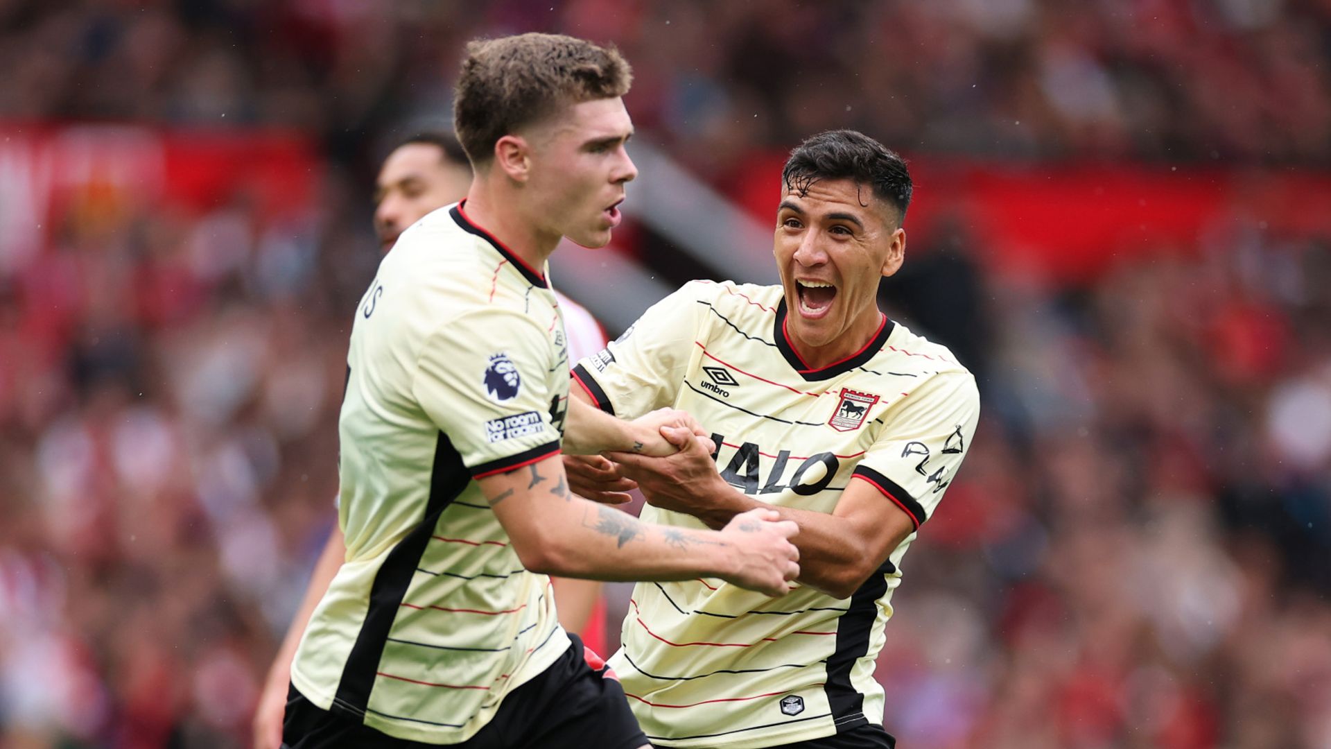 Fernandes fires Man Utd level after Ipswich slip LIVE!