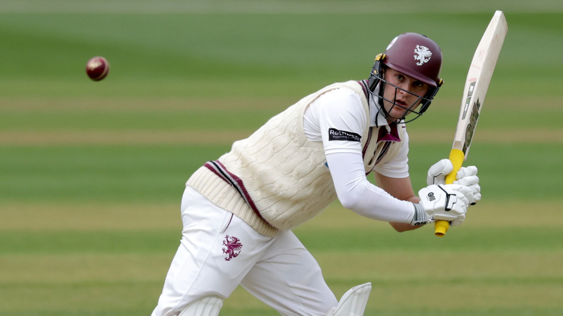 Somerset ramp up pressure on leaders Nottinghamshire