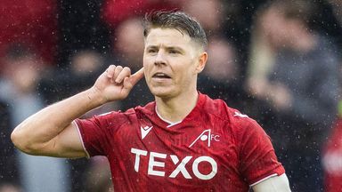 Aberdeen's Kevin Nisbet scored a stoppage-time penalty winner to earn a 2-1 victory over Hearts