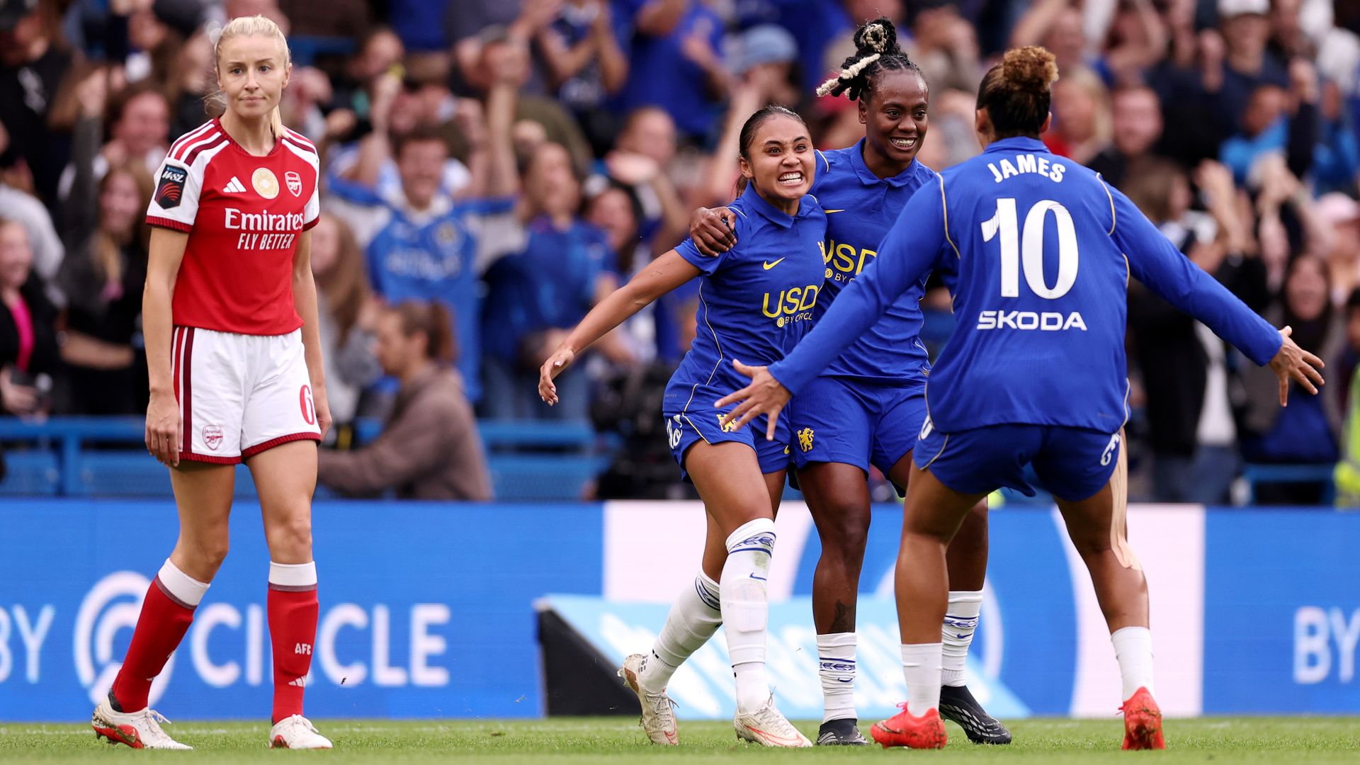 WSL: Thompson gives Chelsea the lead against Arsenal LIVE!