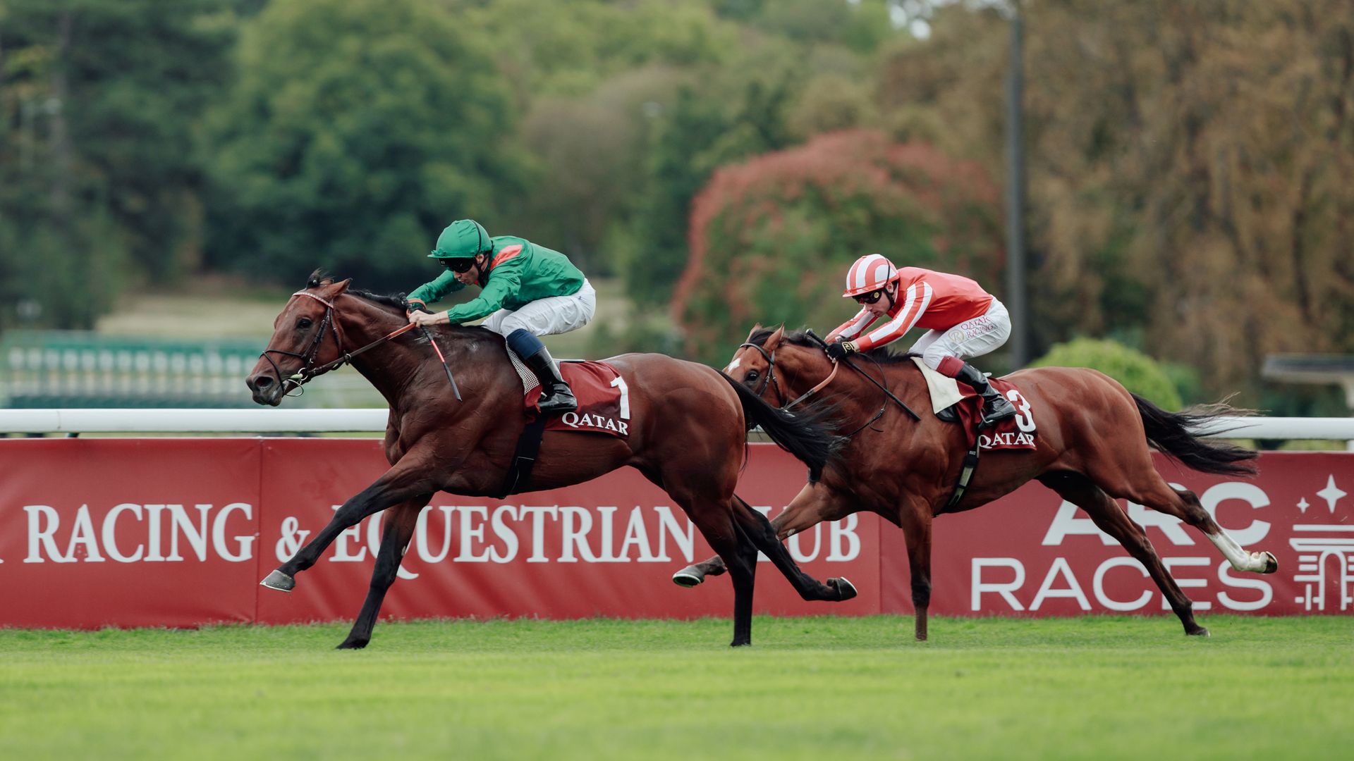 Daryz warms up for Arc with dominant display in Prix Foy