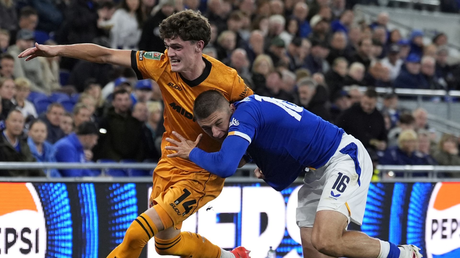 Both goalkeepers make good saves to keep Everton vs Wolves goalless LIVE!