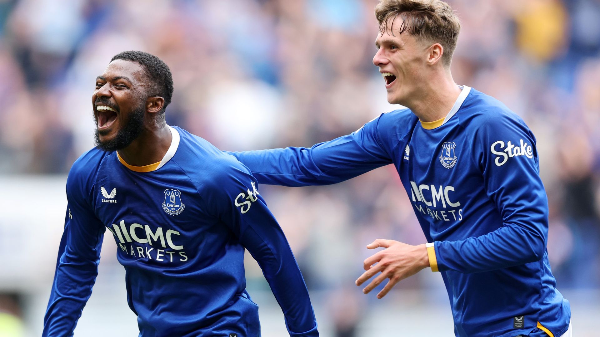 90+5! Maitland-Niles stuns Man Utd to earn Everton dramatic draw