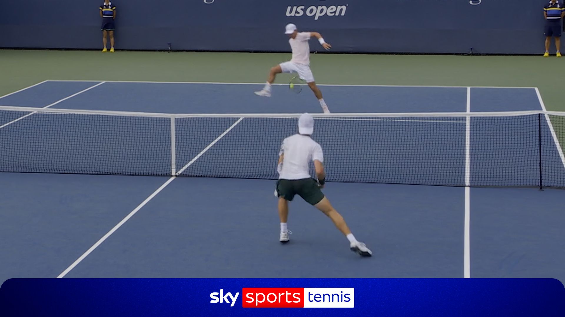 Teenager pulls off AUDACIOUS tweener to win point!