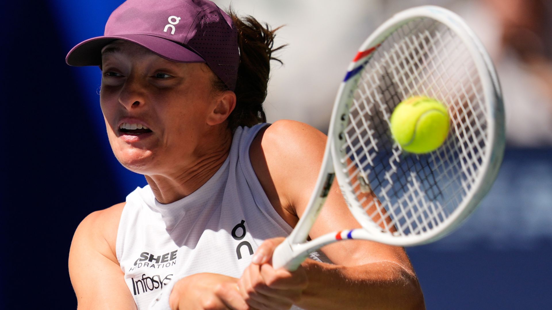 US Open LIVE! Swiatek dominating Zheng in first set as she eyes quarter-final spot