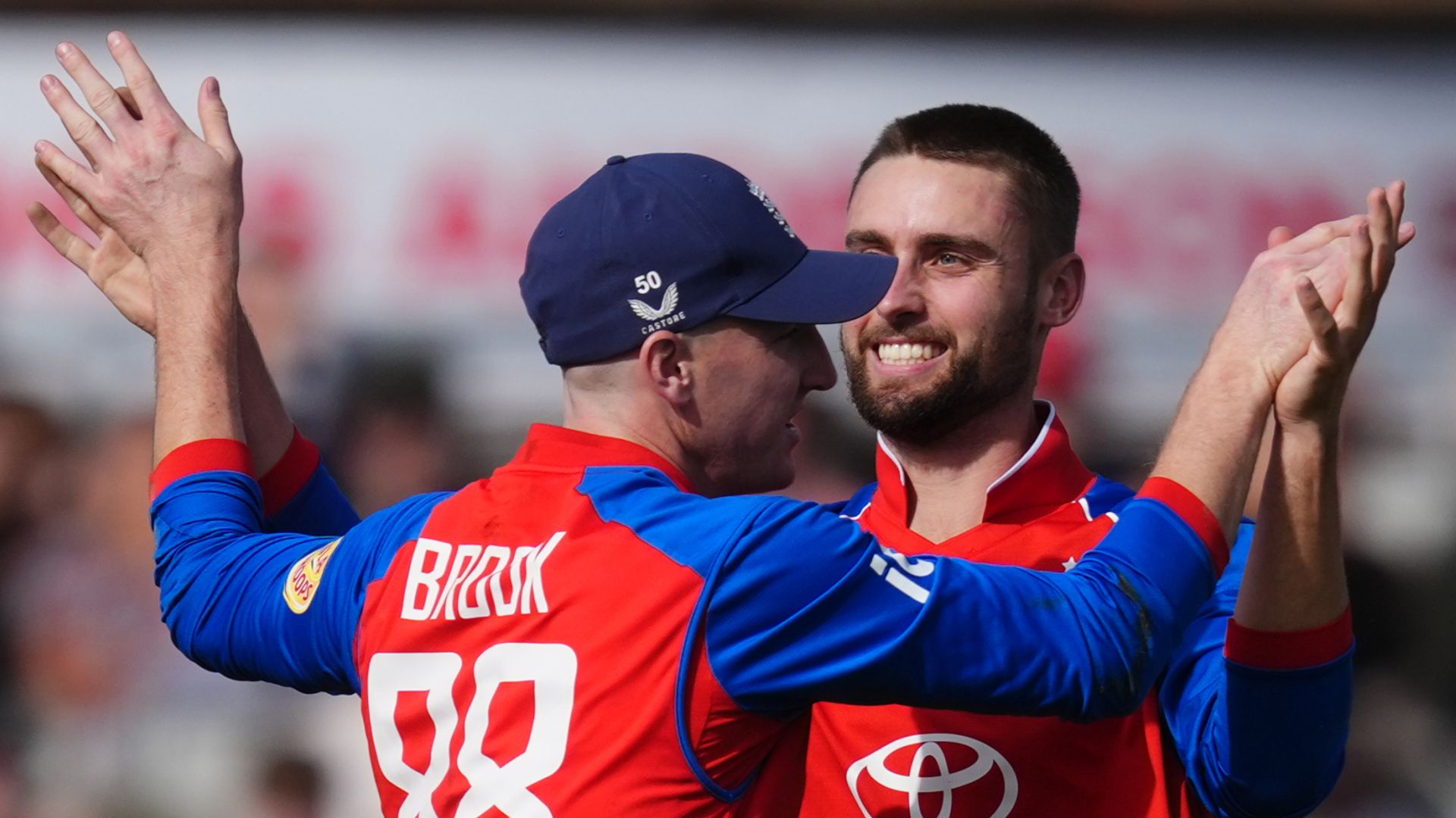 England take early wickets as they chase 3-0 T20 sweep over Sri Lanka LIVE!