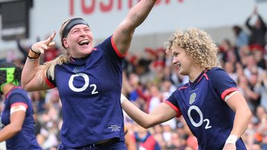 The Red Roses have extended their unbeaten run to 39 matches with a win against Australia
