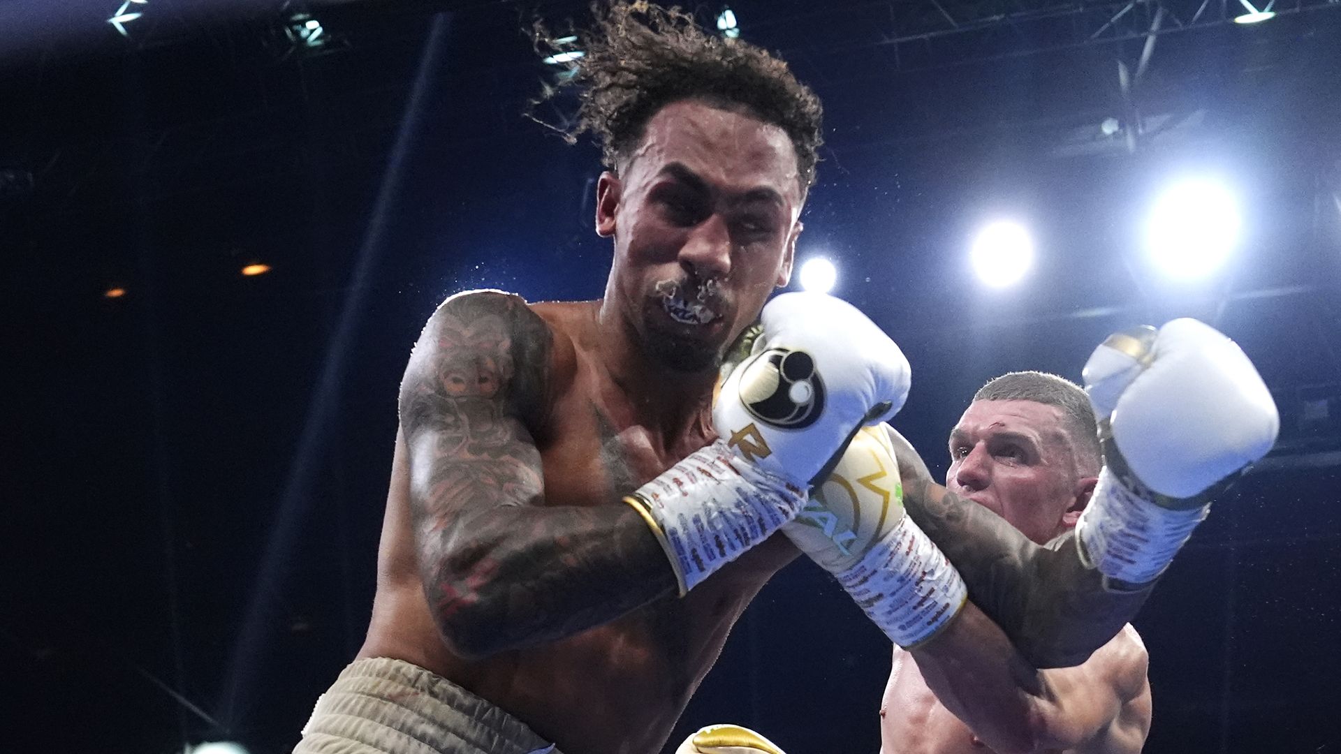 Whittaker clings on to beat Wallace despite final round fright