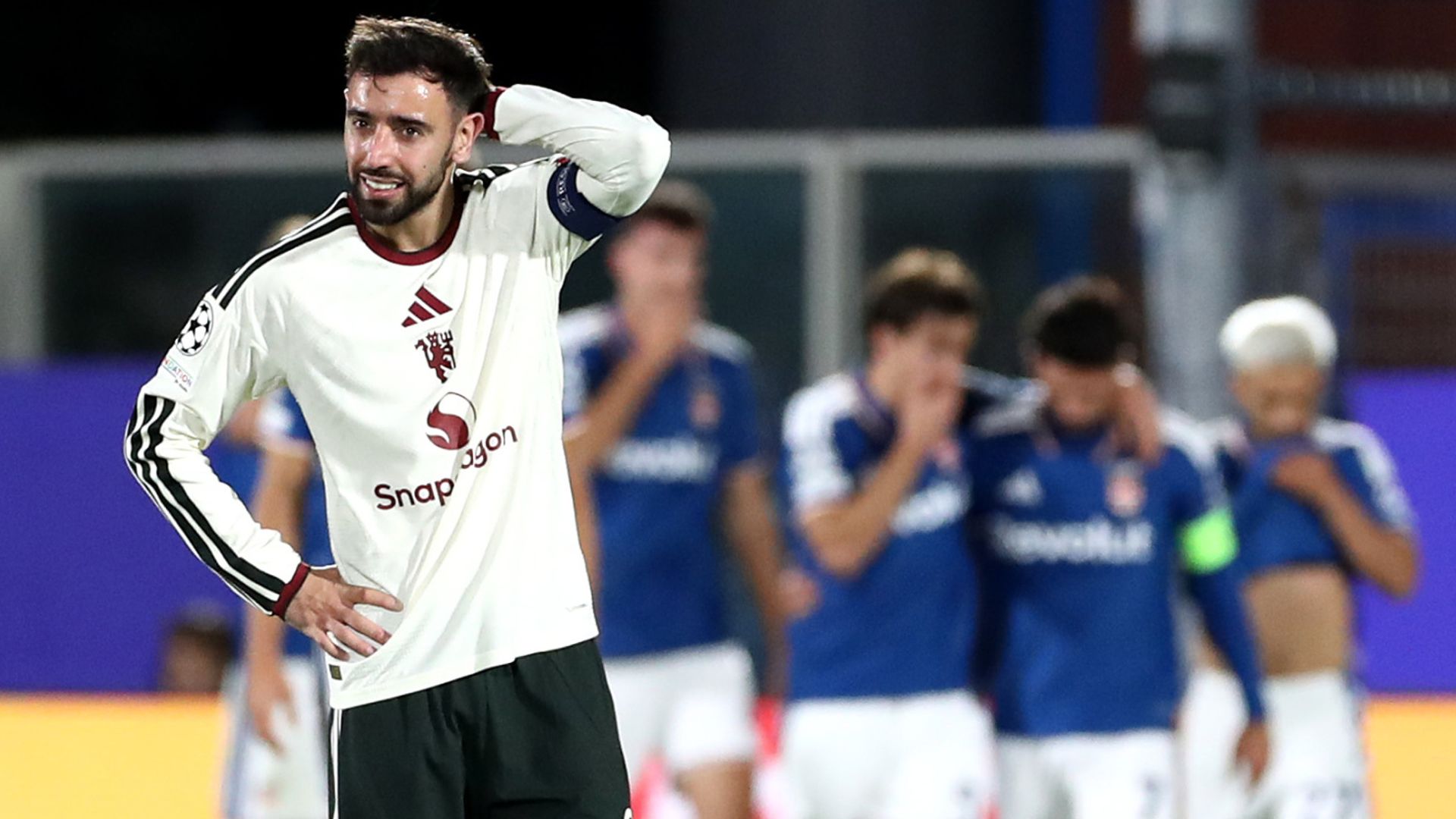 Fernandes criticises coaches, Carrick criticises players - but who was to blame?