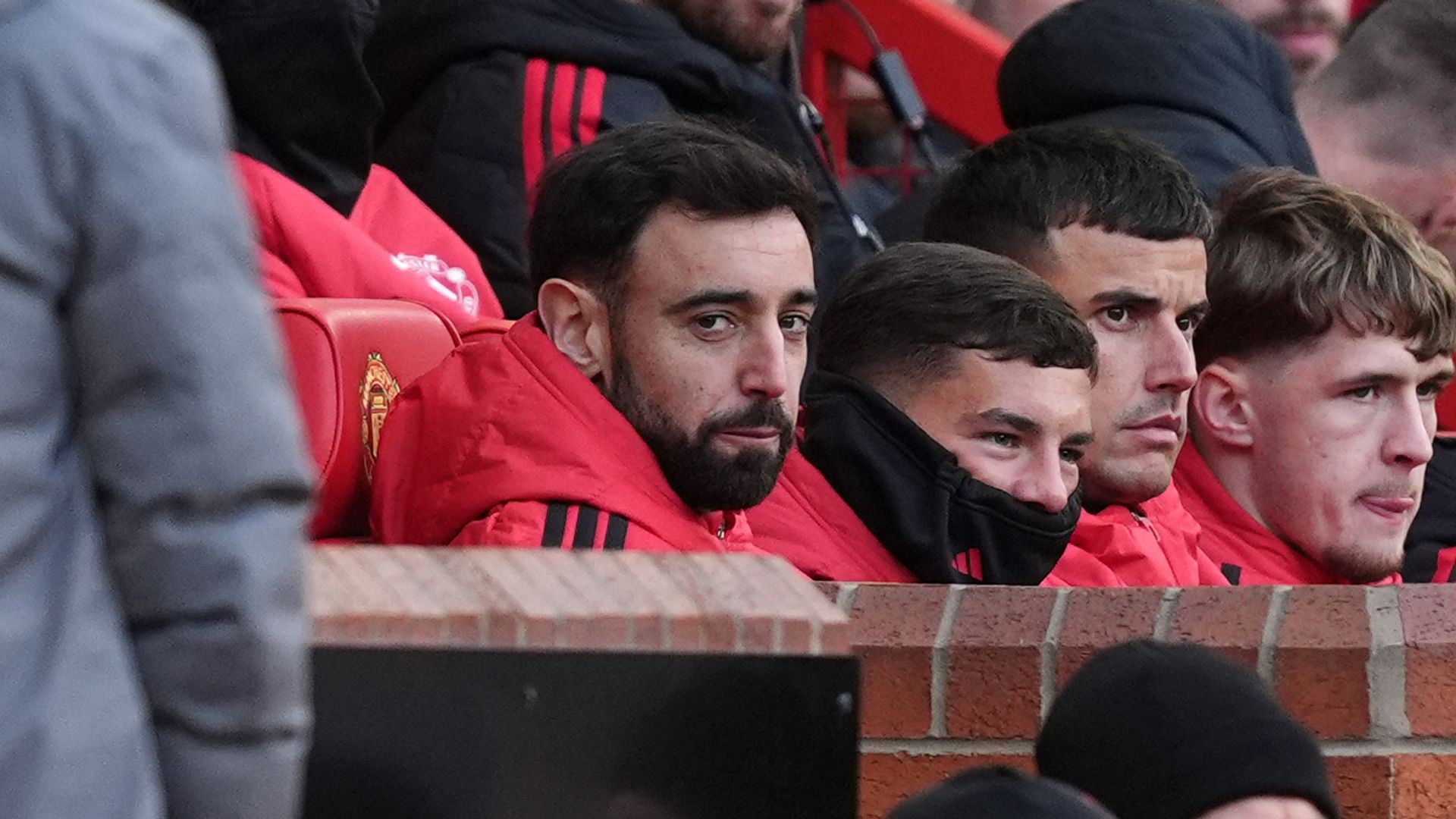 Fernandes dropped and an unused sub in Man Utd's heavy defeat