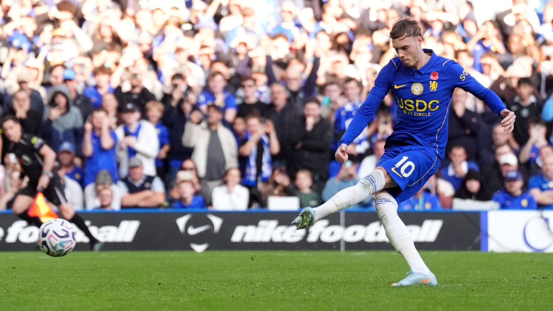 Ten-man Man Utd two down at Chelsea LIVE!