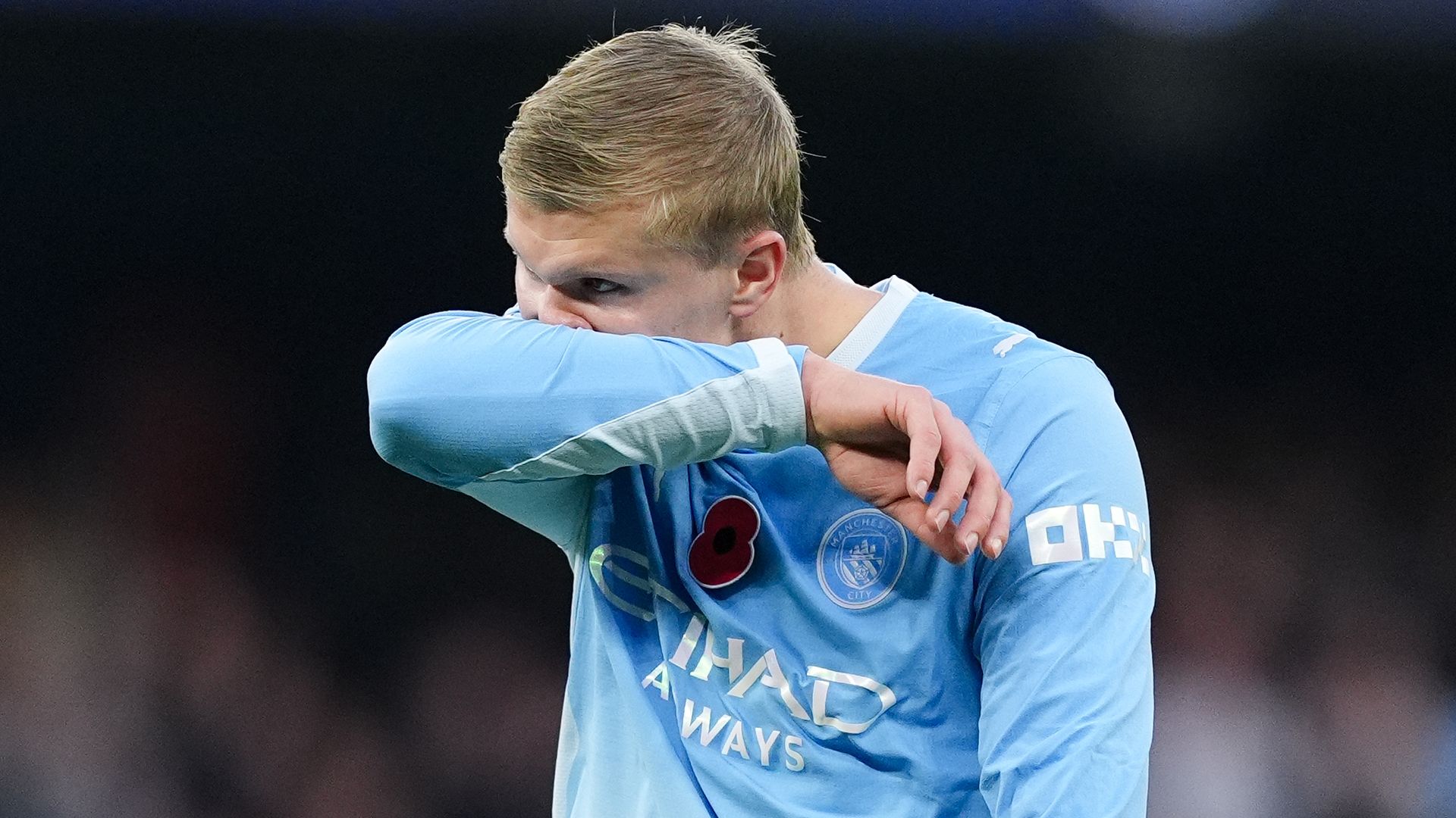 Brighton holding on to narrow lead at Man City LIVE!