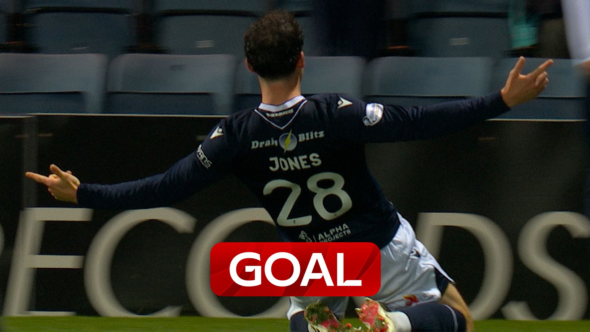 Blunder at the back gifts Dundee equaliser!