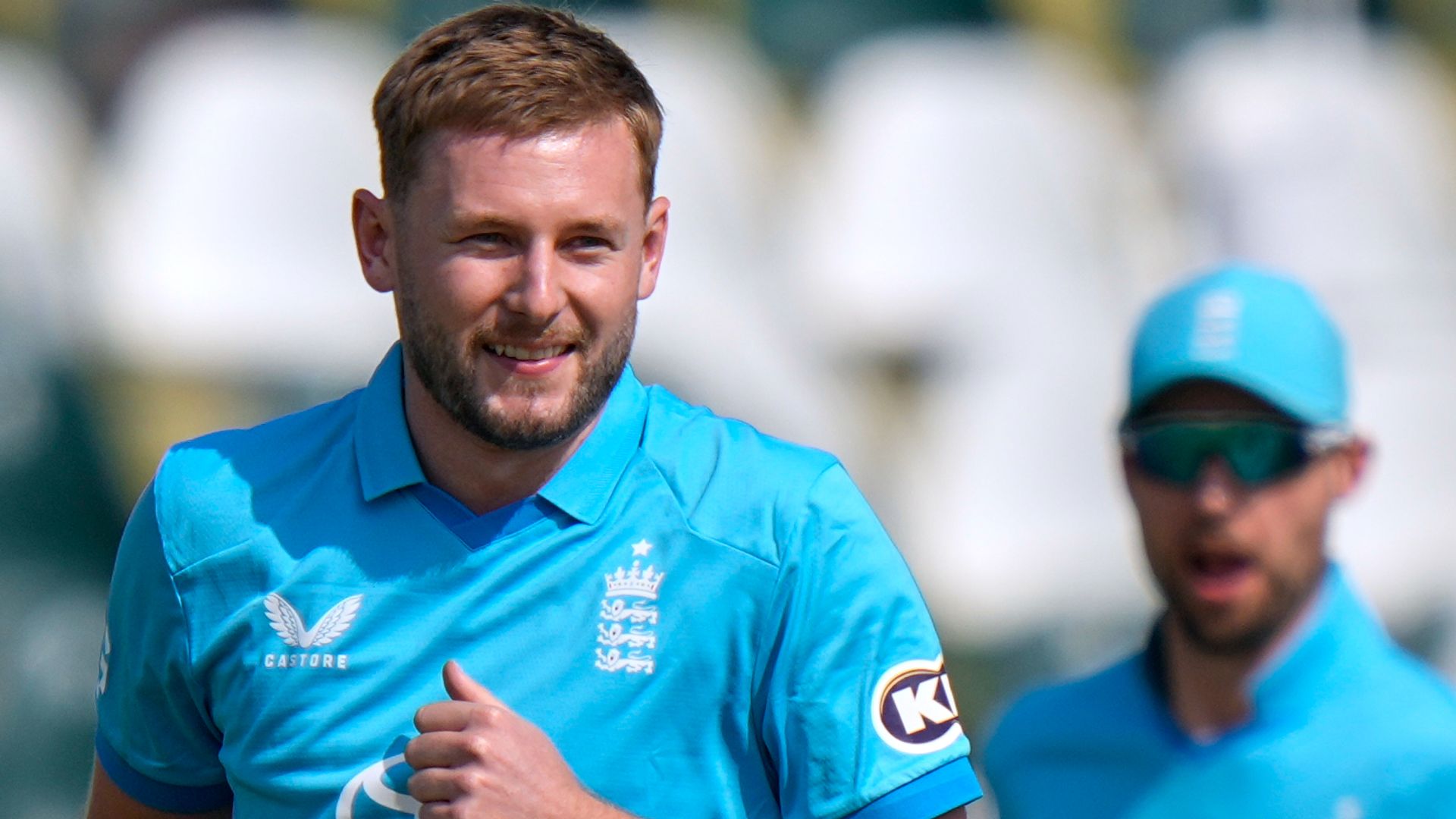 England debutant Crocombe strikes as Pakistan slip to 31-3 chasing 242 LIVE!