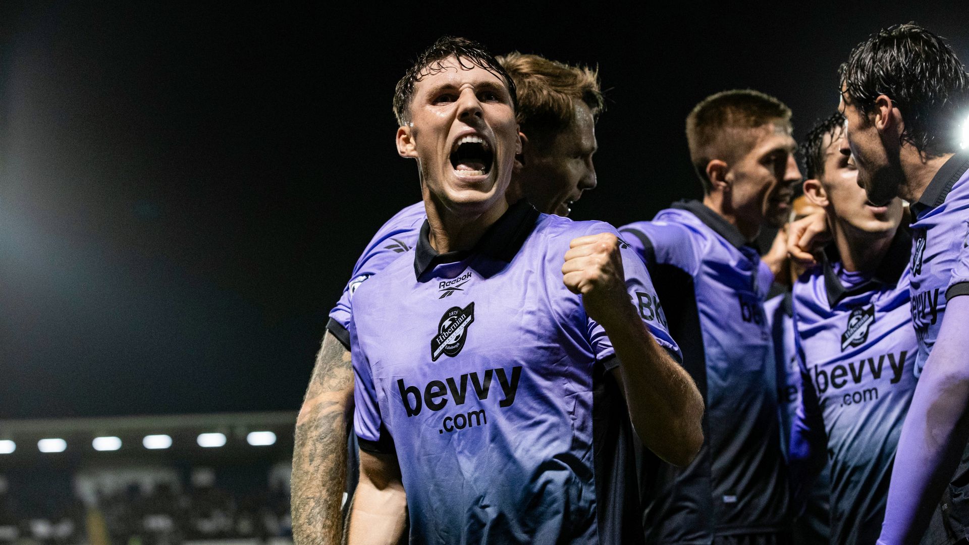Hibs climb off foot of the table in St Mirren draw