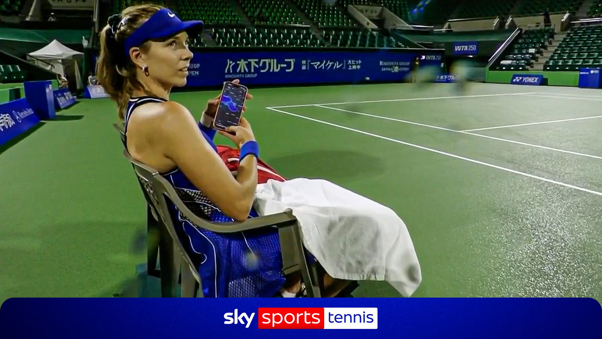 Boulter shows umpire weather app on court before play suspended
