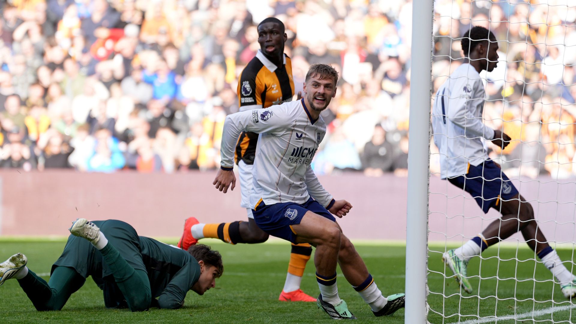 Maitland-Niles makes up for error by setting up Everton equaliser at Hull LIVE!