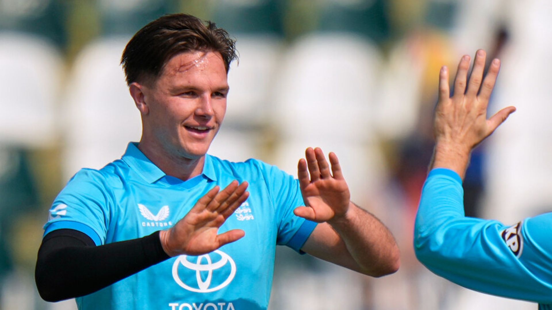 Baker strikes early for England as Sri Lanka chase 387 to win LIVE!