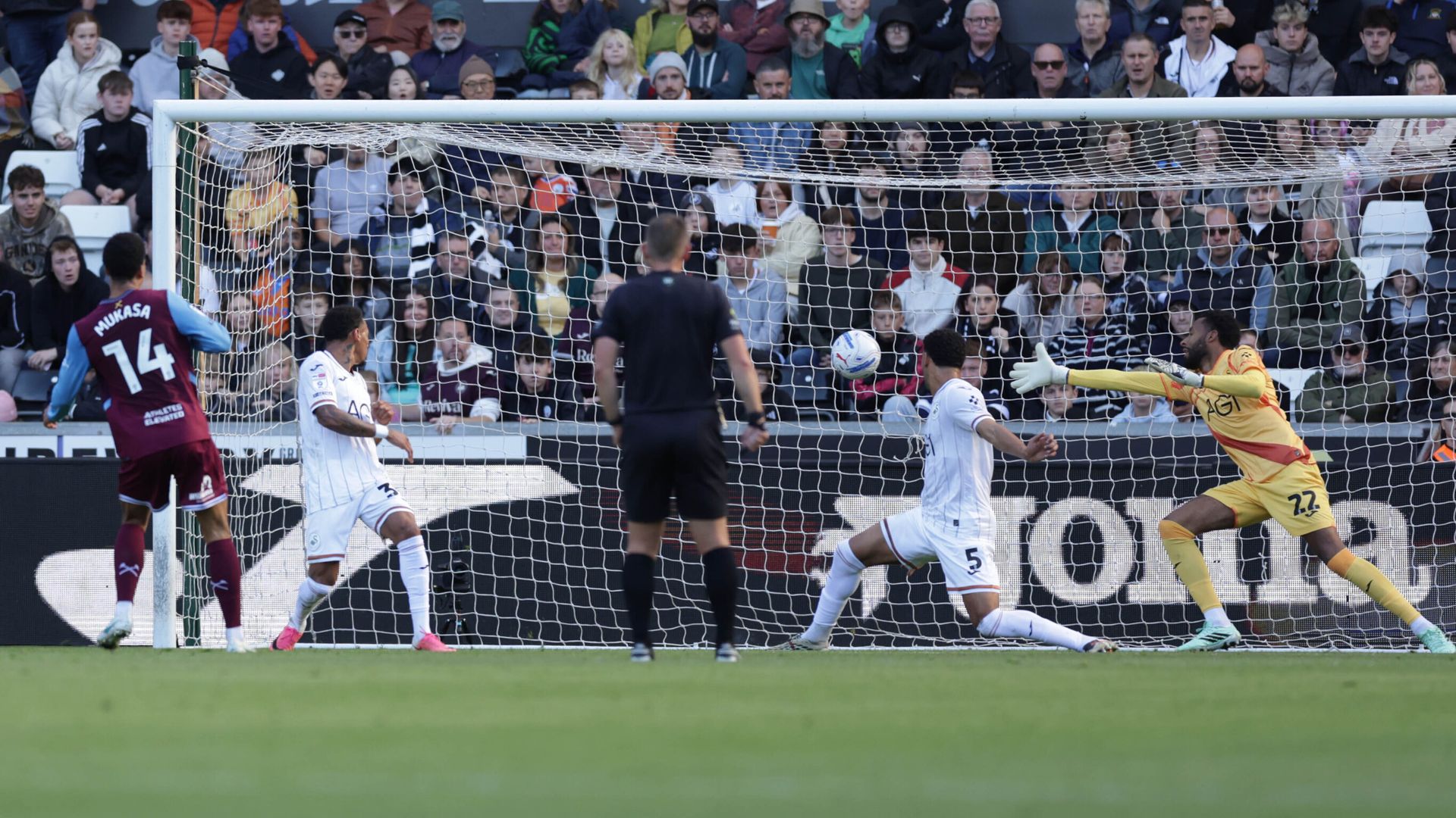 West Ham win at Championship leaders Swansea